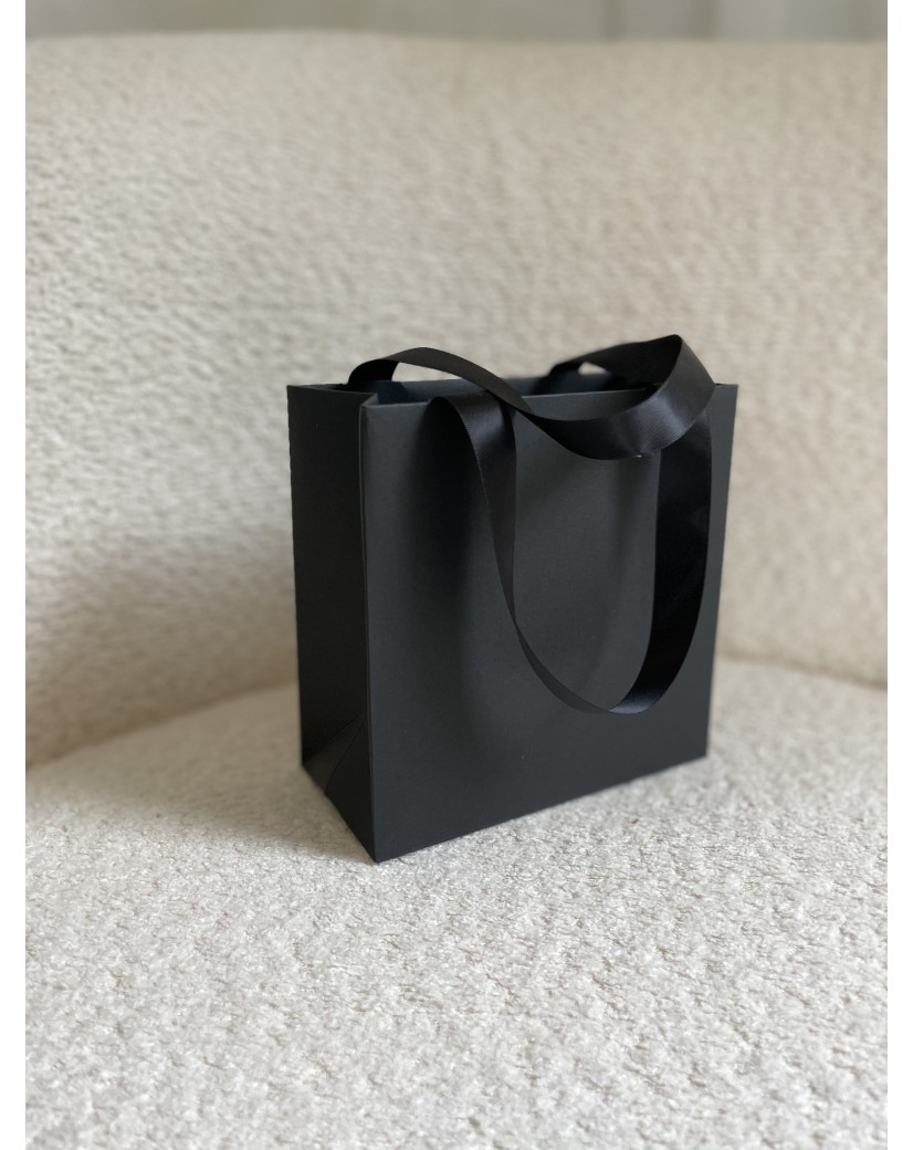 Bolsa de papel de lujo negra – asas negras – XS (16 x 8 x 16 cm)
