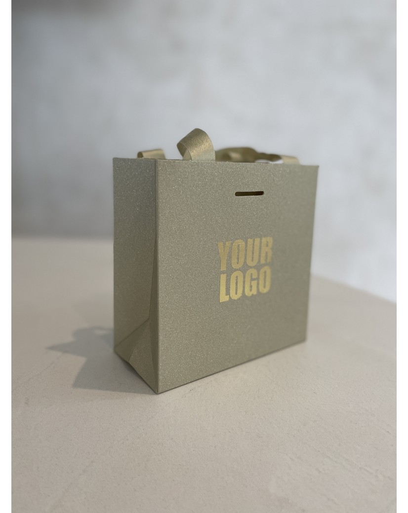 BOLSA DE PAPEL LUJO DORADA CON BRILLOS – XS (16x8x16 cm)