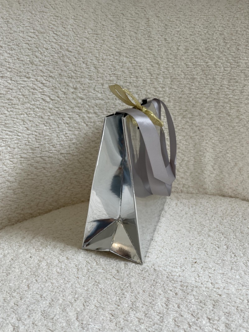 BOLSA DE PAPEL LUJO PLATEADA EFECTO ESPEJO – XS (16x8x16 cm)