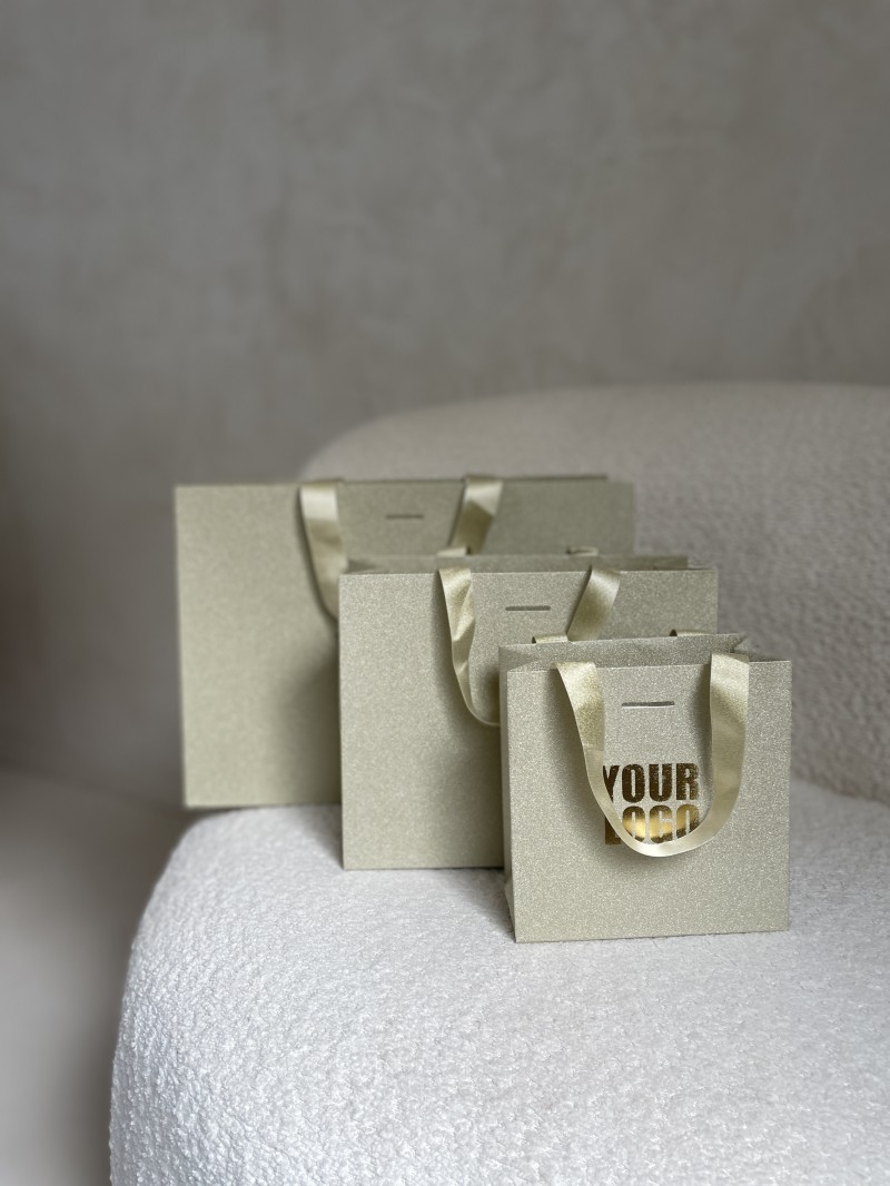 BOLSA DE PAPEL LUJO DORADA CON BRILLOS – S (25x10x20 cm)