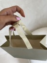 BOLSA DE PAPEL LUJO DORADA CON BRILLOS – S (25x10x20 cm)