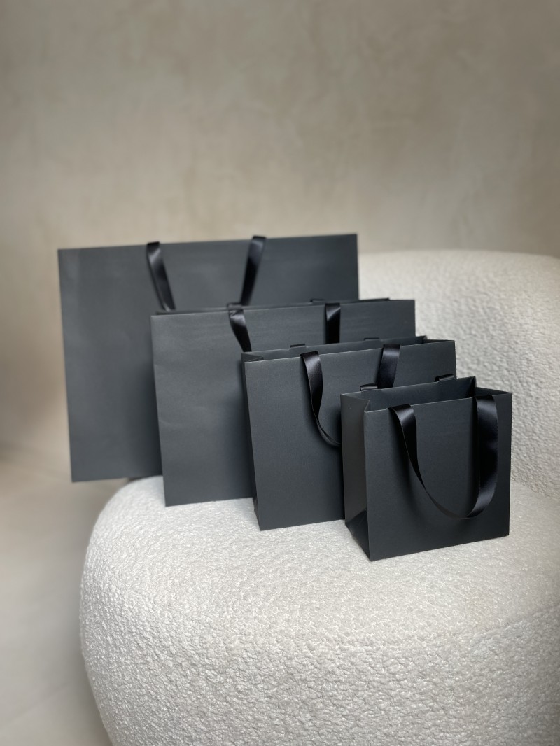 Luxus-Papiertüte Schwarz – schwarze Henkel – M (35 x 12 x 25 cm)