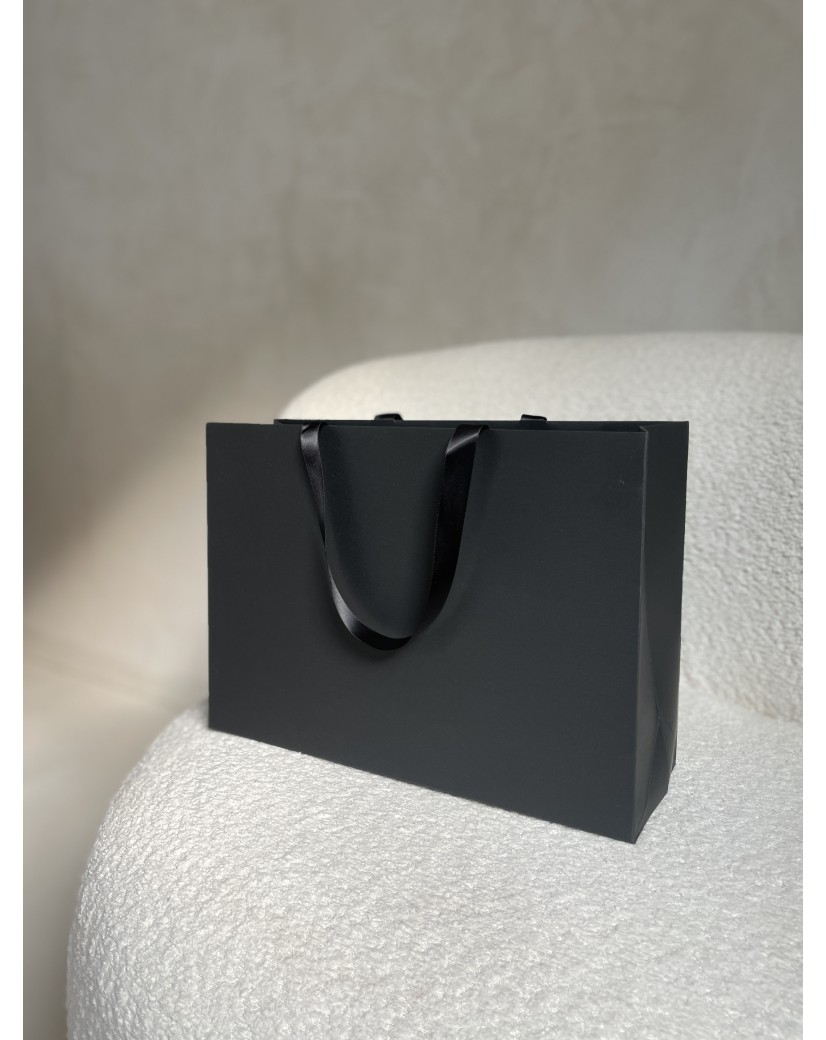 Luxe papieren tas – ZWART met zwarte handvatten – M (35 x 12 x 25 cm)