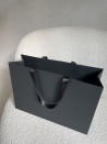 Bolsa de papel de lujo negra – asas negras – M (35 x 12 x 25 cm)