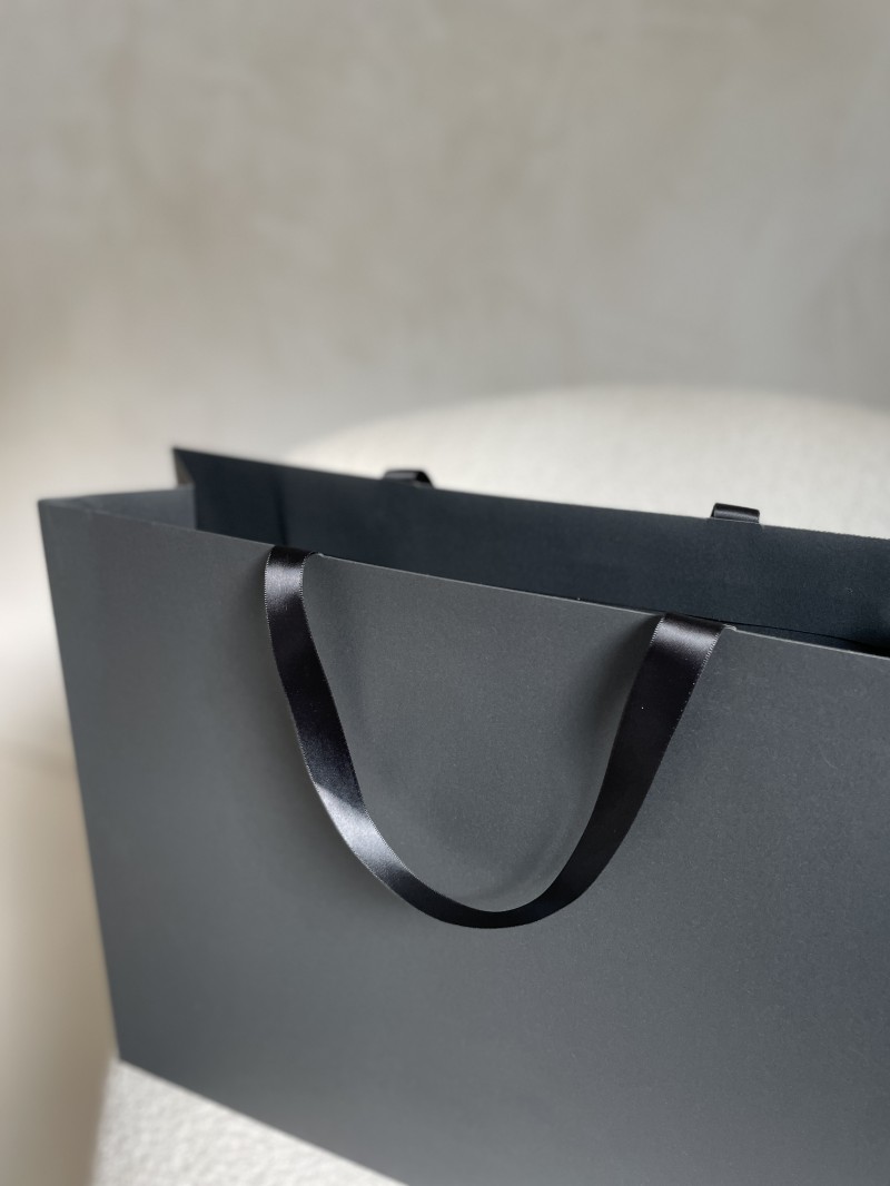 Black Luxury Paper Bag – black handles – L (45 x 14 x 35 cm)