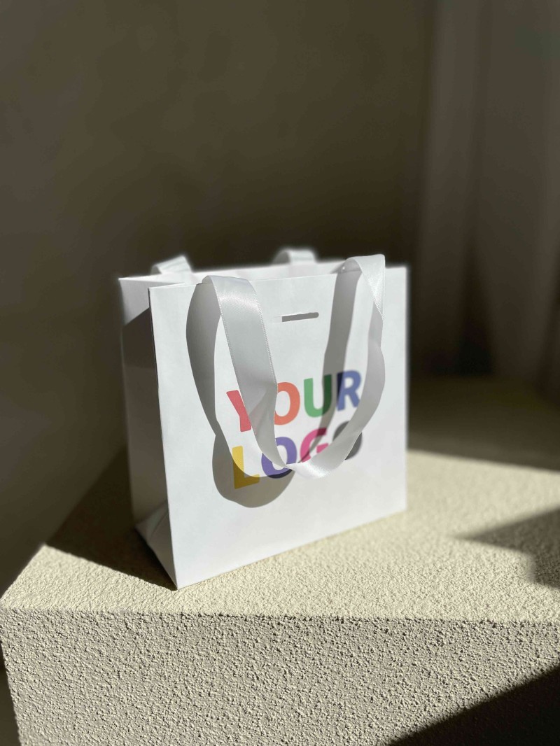 Bolsa de papel de lujo blanca – asas blancas – XS (16 x 8 x 16 cm)
