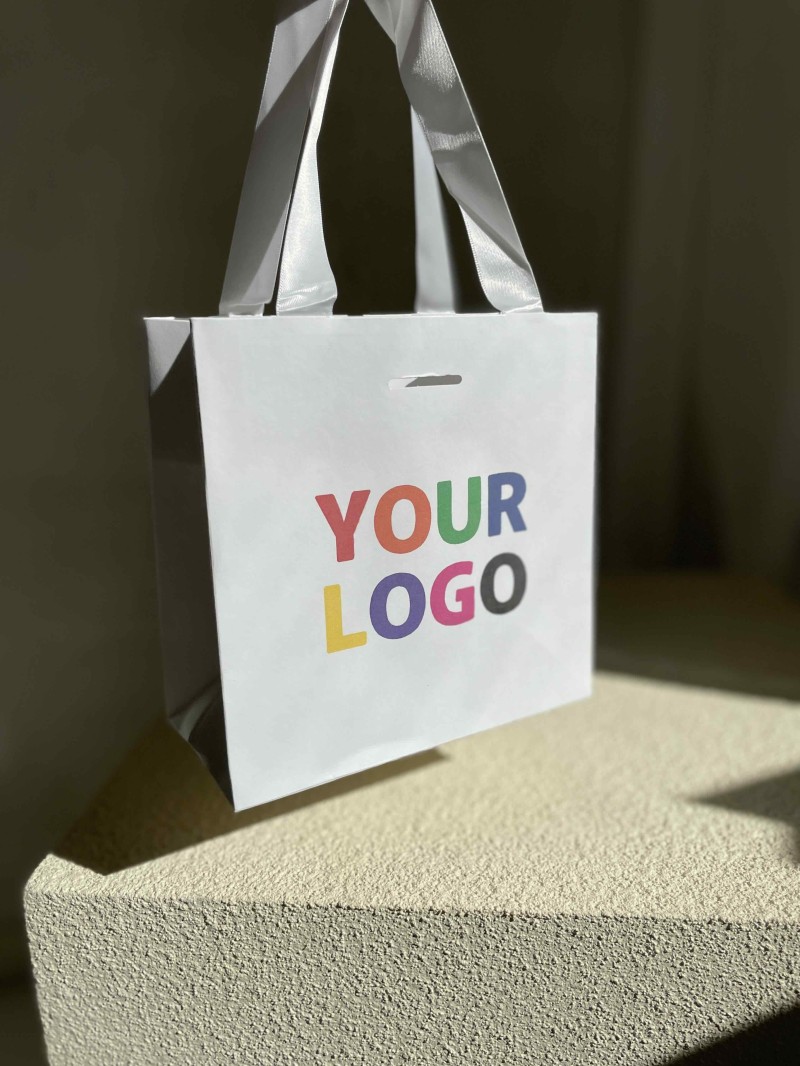 Bolsa de papel de lujo blanca – asas blancas – XS (16 x 8 x 16 cm)