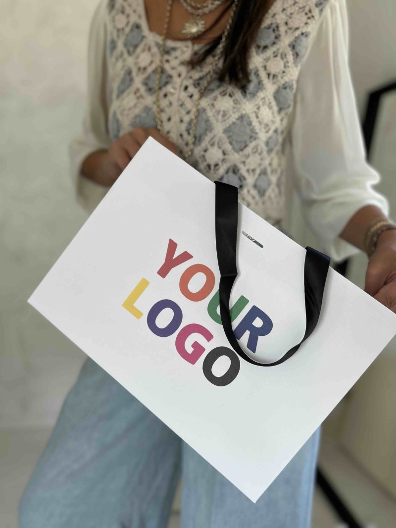 BOLSA DE PAPEL LUJO BLANCA – ASAS NEGRAS – M (35x12x25 cm)