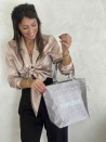 BOLSA NICE DISCO PLATA – M (40x14x30 cm)