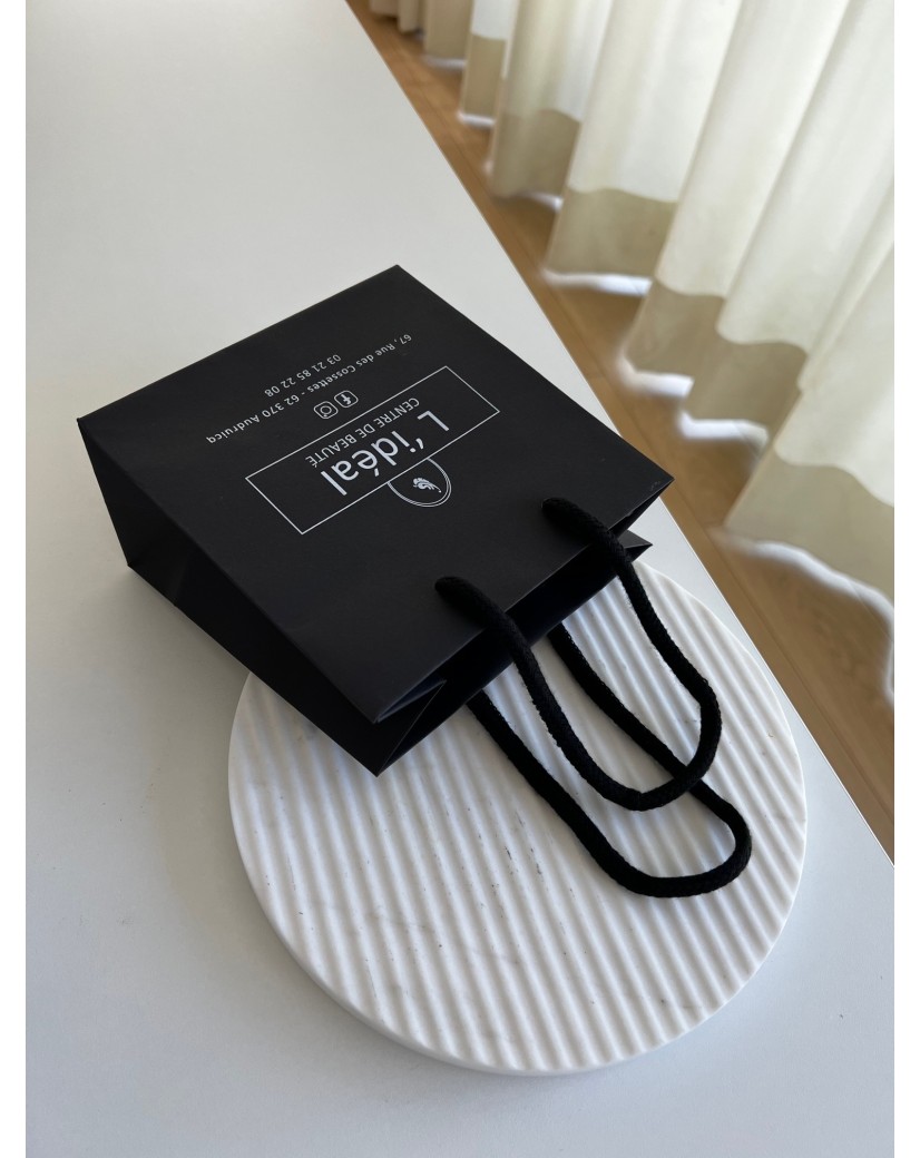Schwarze Luxuspapiertüte mit Kordelgriffen – Größe XS (16×8×16 cm)
