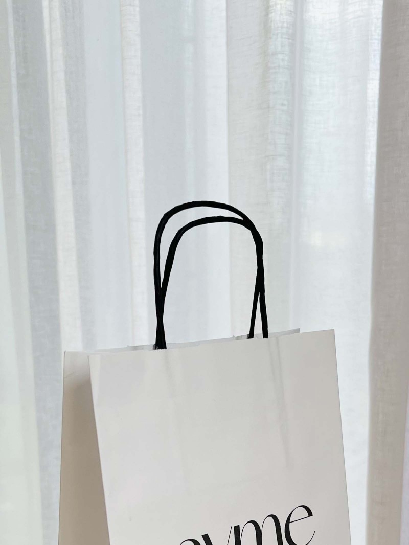 TAS MET ZWART GEDRAAID HANDVAT - WIT S (18x8x22,5cm)