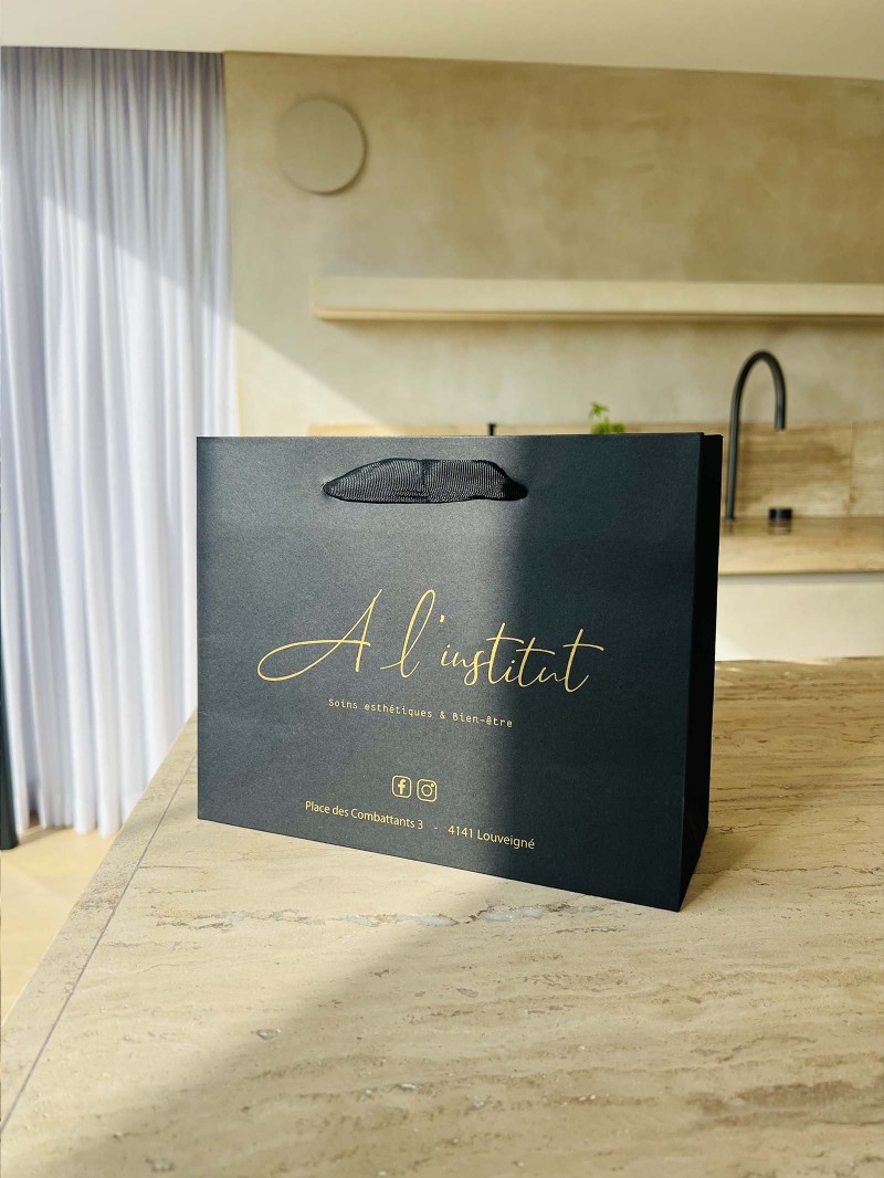 Luxury Paper Bag – Black – S (25x10x20 cm)