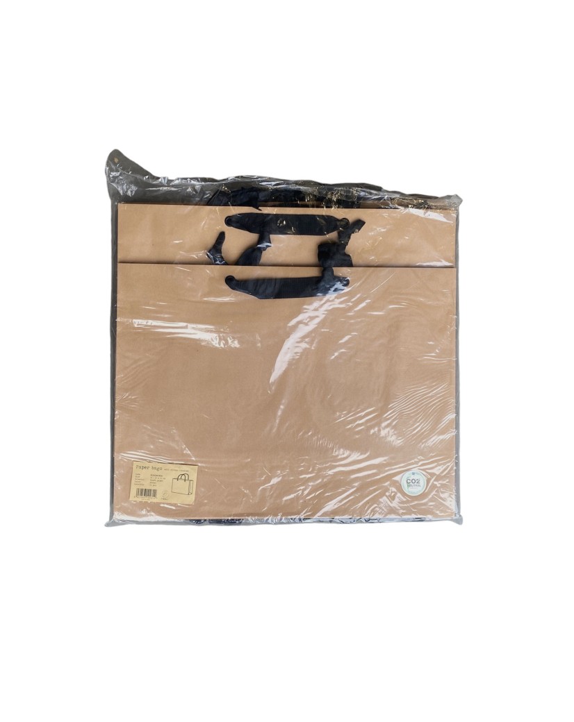 Bolsa de papel kraft con asas de cinta negra