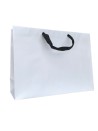 Bolsa de papel blanca con asas de cinta negra