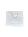 Bolsa de papel blanca con asas de cordón blanco