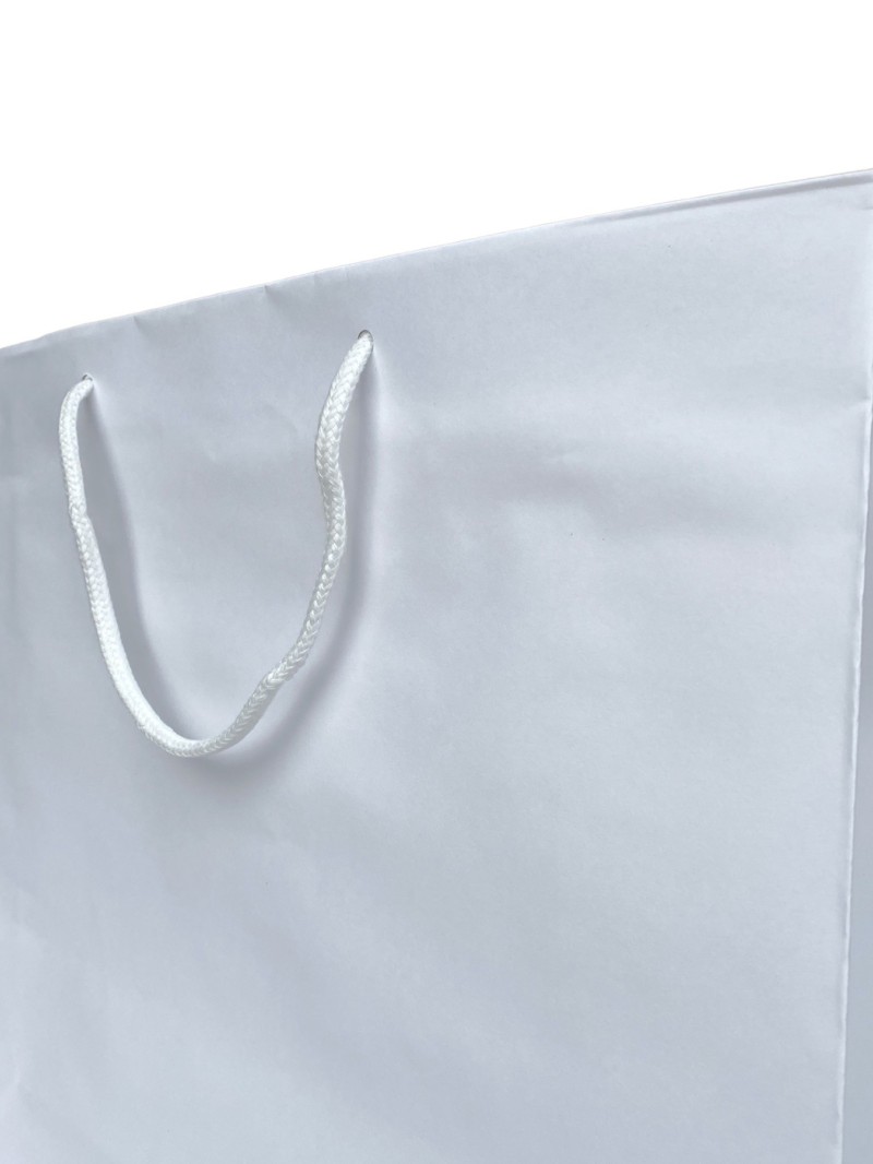 Bolsa de papel blanca con asas de cordón blanco