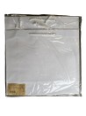 Bolsa de papel blanca con asas de cordón blanco