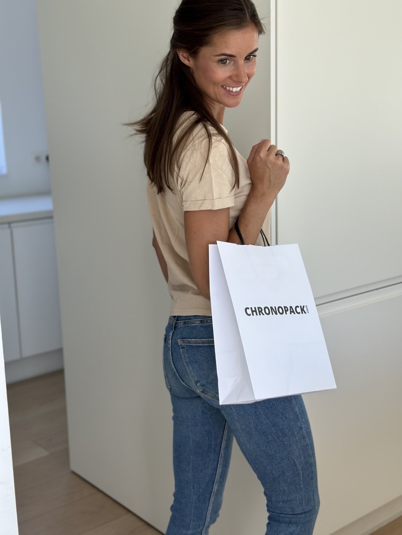 Bolsa Kraft Blanca M – Con Asas Negras, Lista Para Tu Logo