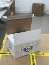 Caja de envío con cierre adhesivo - Blanca M